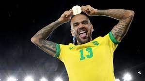 Spanish media reports that Barcelona are considering signing Dani Alves.